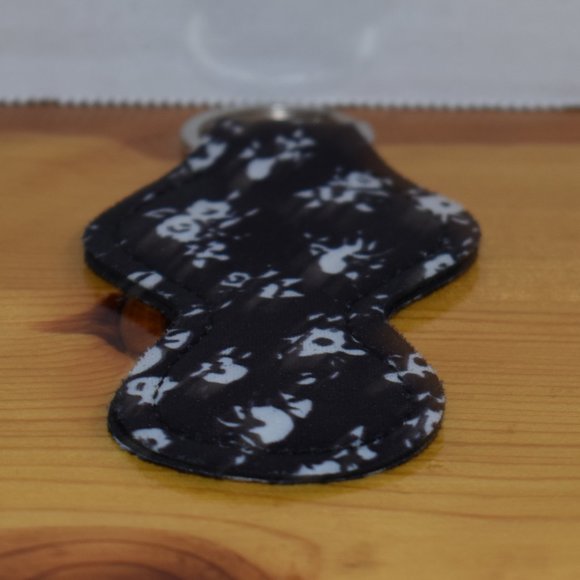 Chapstick Lip Balm Holder Keychain Black & White Floral Flower Design Style - Picture 6 of 6